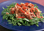 カリカリ豚と菊菜のサラダ